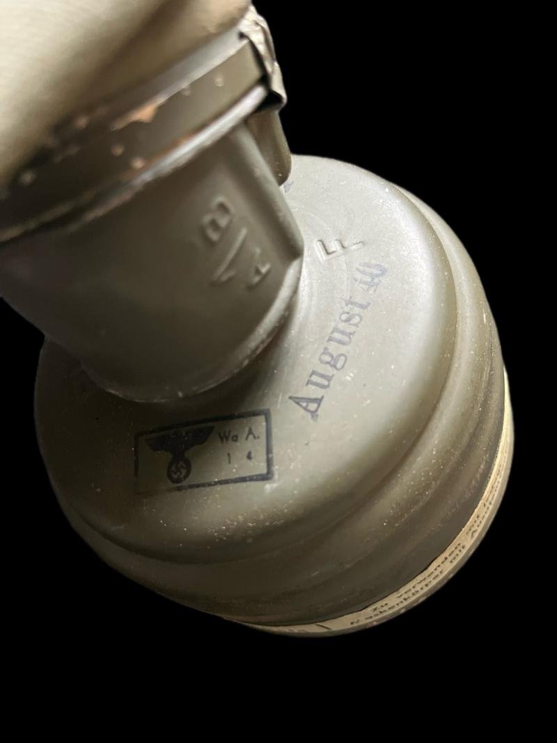 WW2 GERMAN M30 GAS MASK IN TIN — image 3
