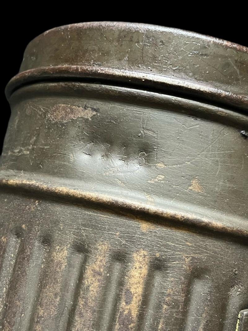 WW2 GERMAN M30 GAS MASK IN TIN — image 5