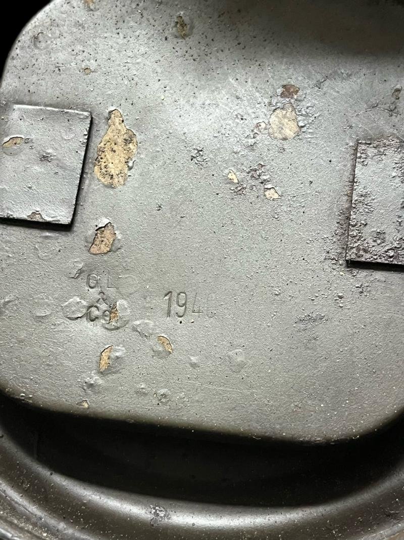 WW2 GERMAN M30 GAS MASK IN TIN — image 8