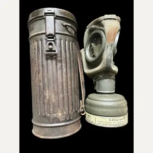 WW2 GERMAN M30 GAS MASK IN TIN