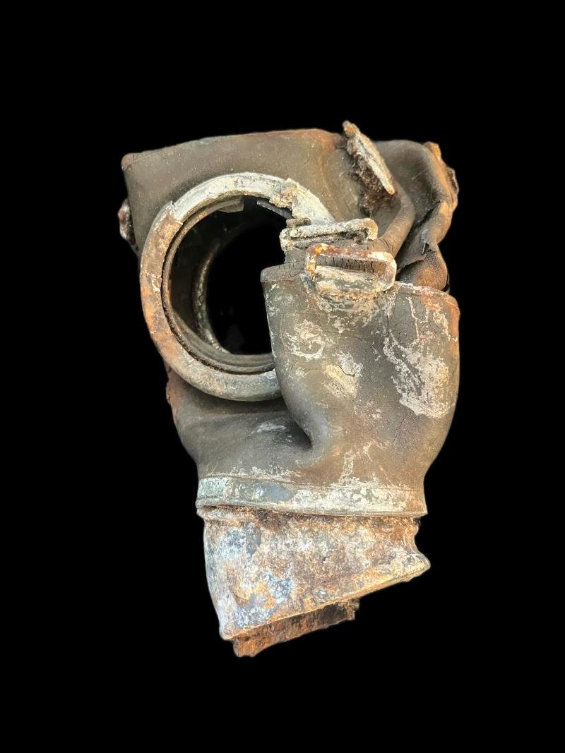 RELIC WW2 GERMAN GAS MASK — image 2