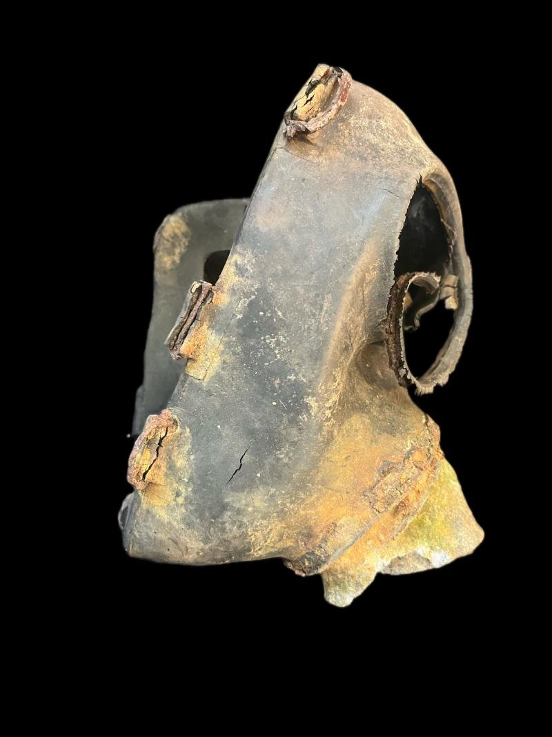 RELIC WW2 GERMAN GAS MASK — image 2