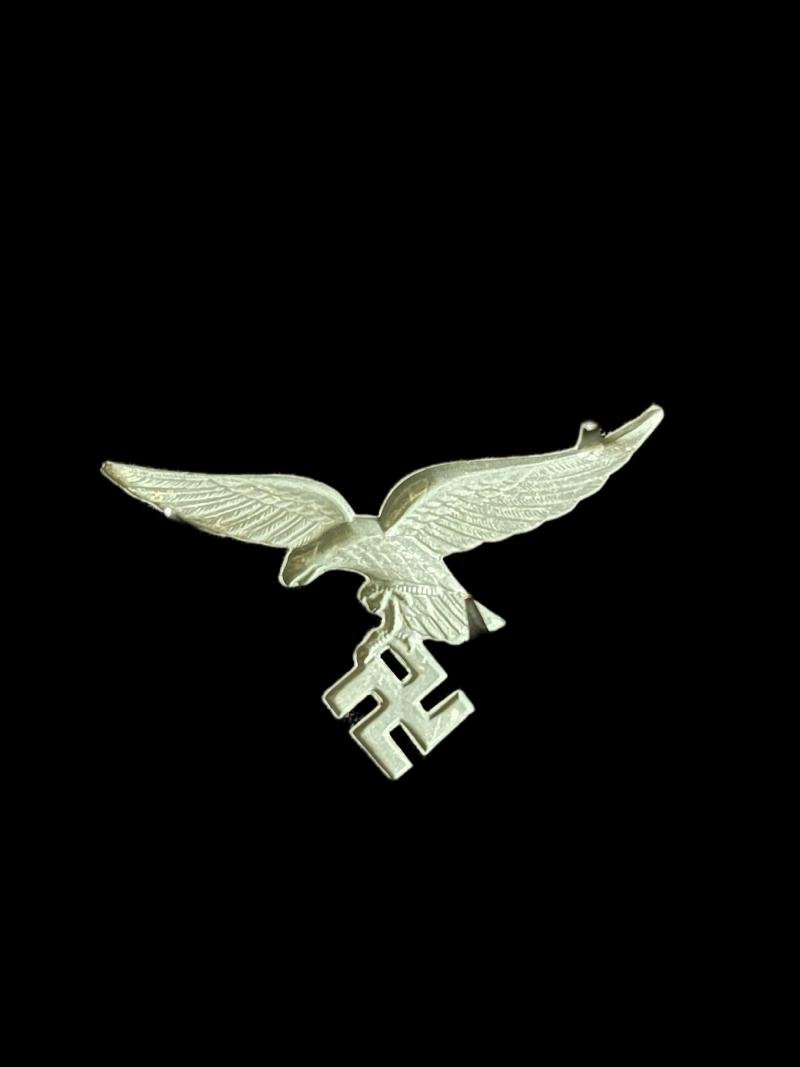 WW2 GERMAN LUFTWAFFE VISOR CAP BADGE — image 3