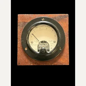 (Was £25) 1945 DATED BRITISH MILITARY MILLIAMPERES METER