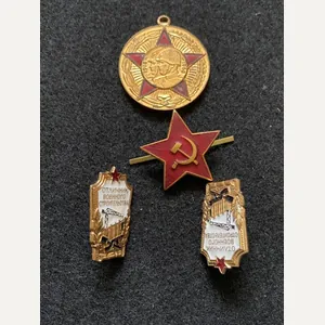 (Was £10) SELECTION OF SOVIET BADGES