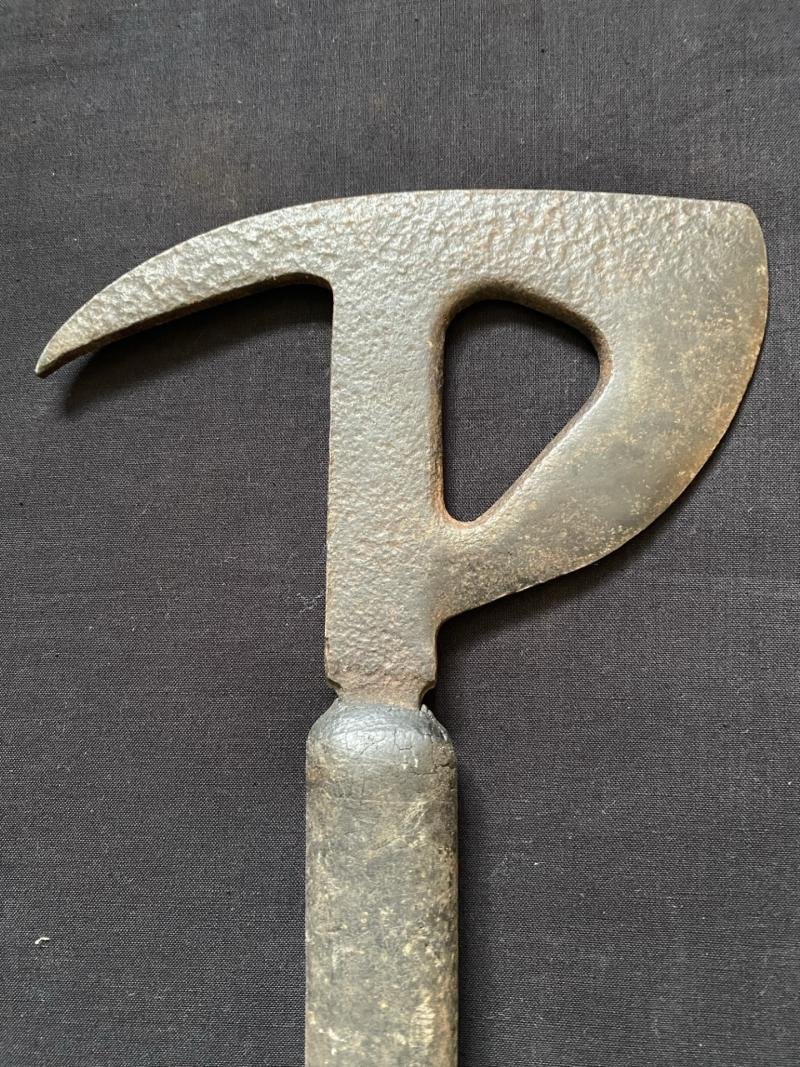 (Was £75) WW2 BRITISH AIR MINISTRY ESCAPE AXE — image 2