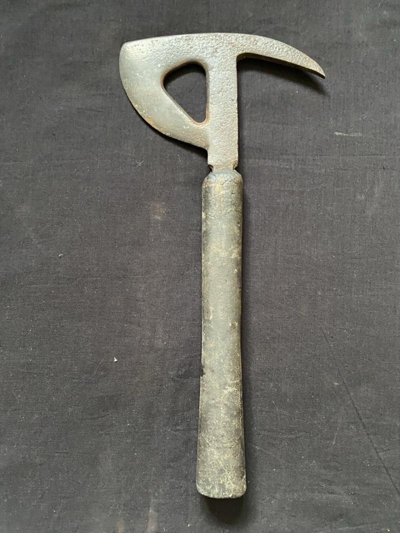 (Was £75) WW2 BRITISH AIR MINISTRY ESCAPE AXE — image 3