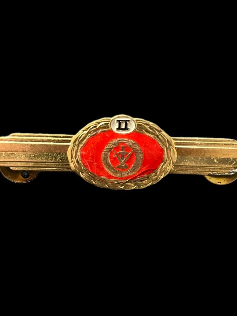 EAST GERMAN OFFICERS QUALIFICATION BADGE 2ND CLASS — image 2