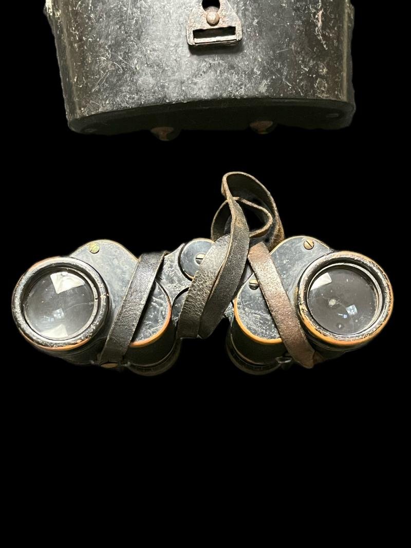 WW2 GERMAN 6X30 BINOCULARS IN A BAKELITE CASE — image 4