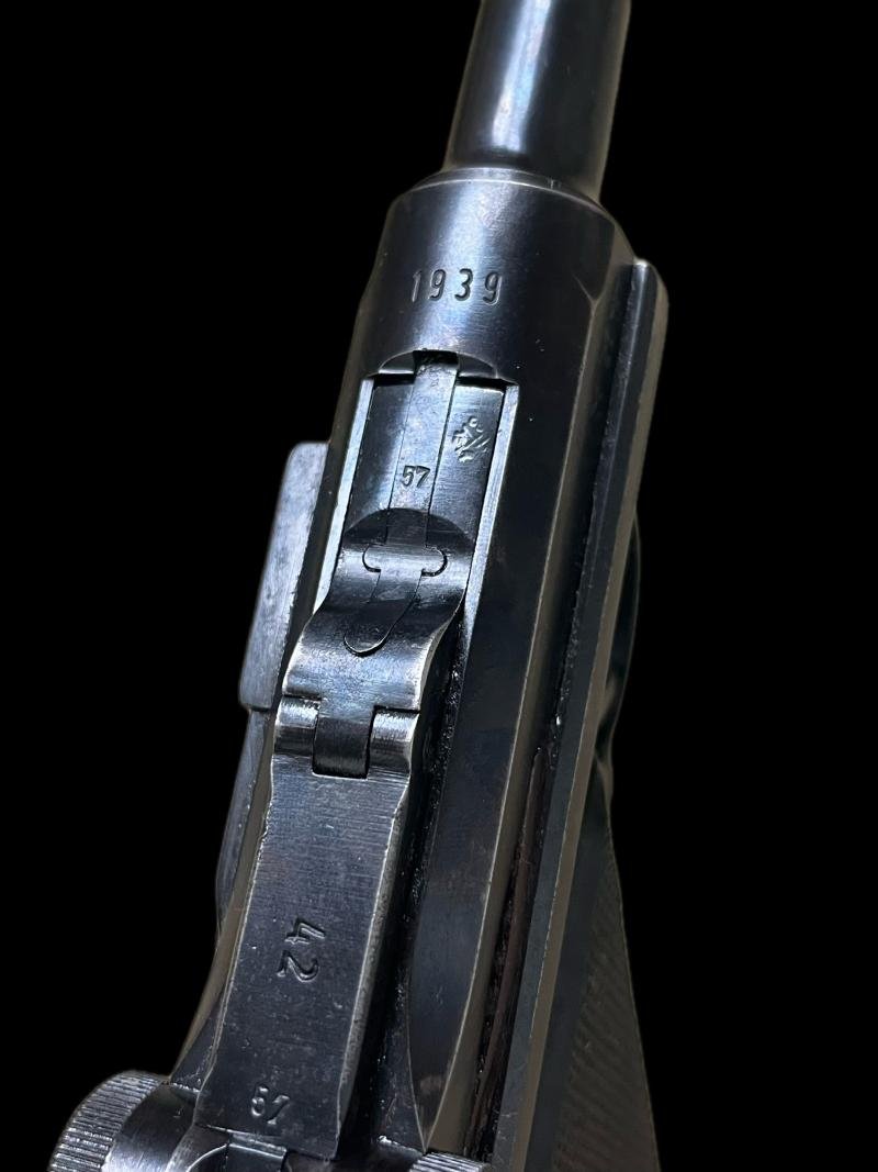 DEACTIVATED WW2 GERMAN 1939 DATED LUGER (MATCHING) (UK DEACTIVATION) — image 5