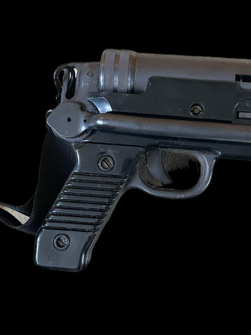 DEACTIVATED M56 SUB MACHINE GUN (UK DEACTIVATION) — image 3