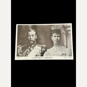 KING GEORGE V & QUEEN MARY POSTCARD