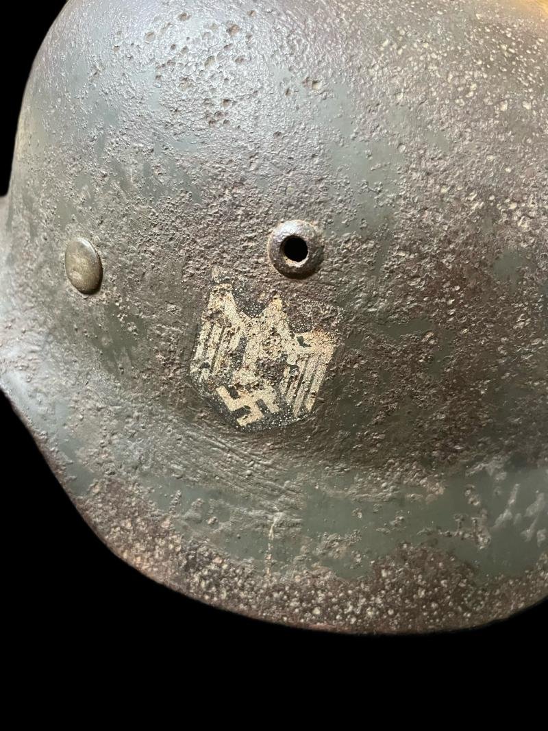 WW2 GERMAN M40 Q64 SINGLE DECAL HELMET (384TH DIVISION, FOUND IN VOLGOGRAD/STALINGRAD) — image 2