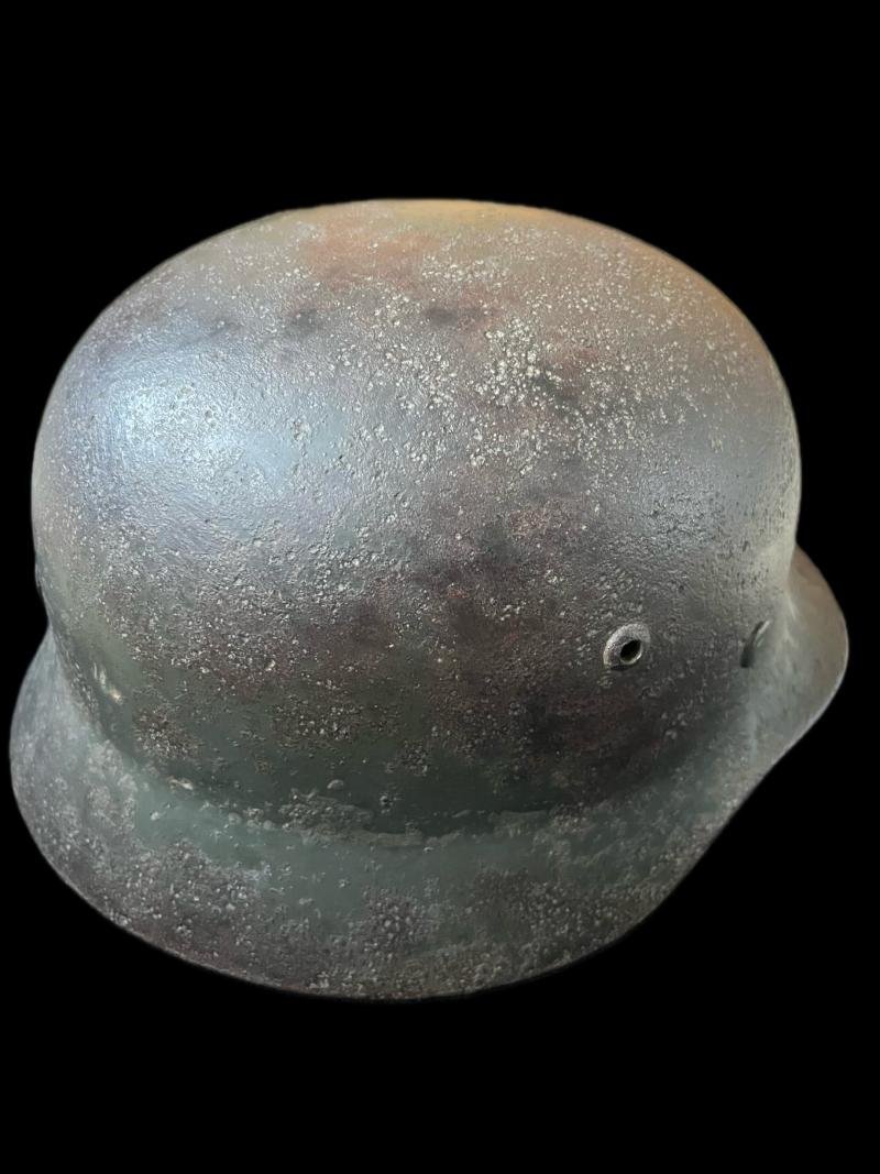 WW2 GERMAN M40 Q64 SINGLE DECAL HELMET (384TH DIVISION, FOUND IN VOLGOGRAD/STALINGRAD) — image 3