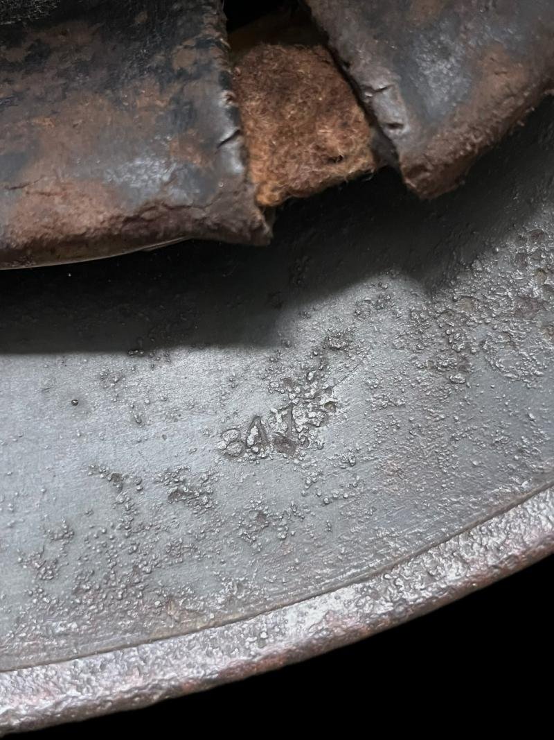 WW2 GERMAN M40 Q64 SINGLE DECAL HELMET (384TH DIVISION, FOUND IN VOLGOGRAD/STALINGRAD) — image 6