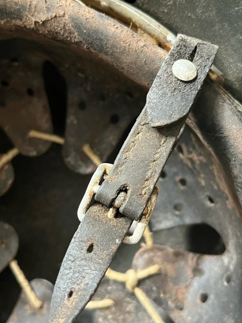 WW2 GERMAN M40 Q64 SINGLE DECAL HELMET (384TH DIVISION, FOUND IN VOLGOGRAD/STALINGRAD) — image 9