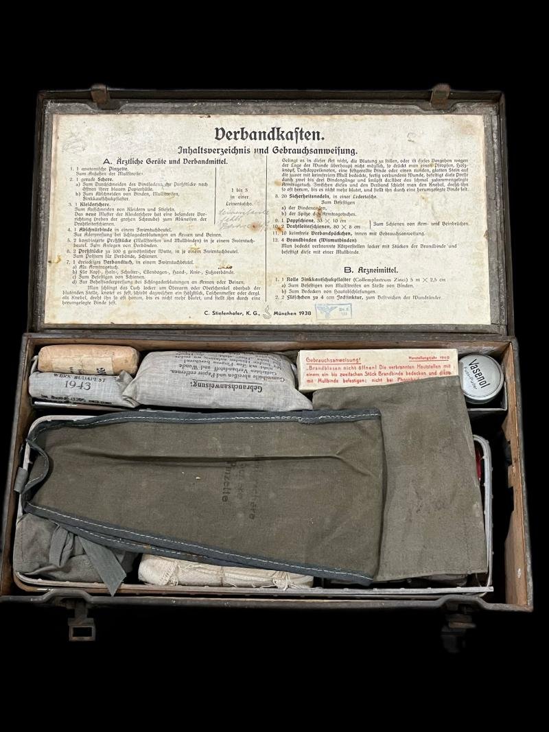 WW2 GERMAN VERBANDKASTEN (MEDICAL BOX) — image 2