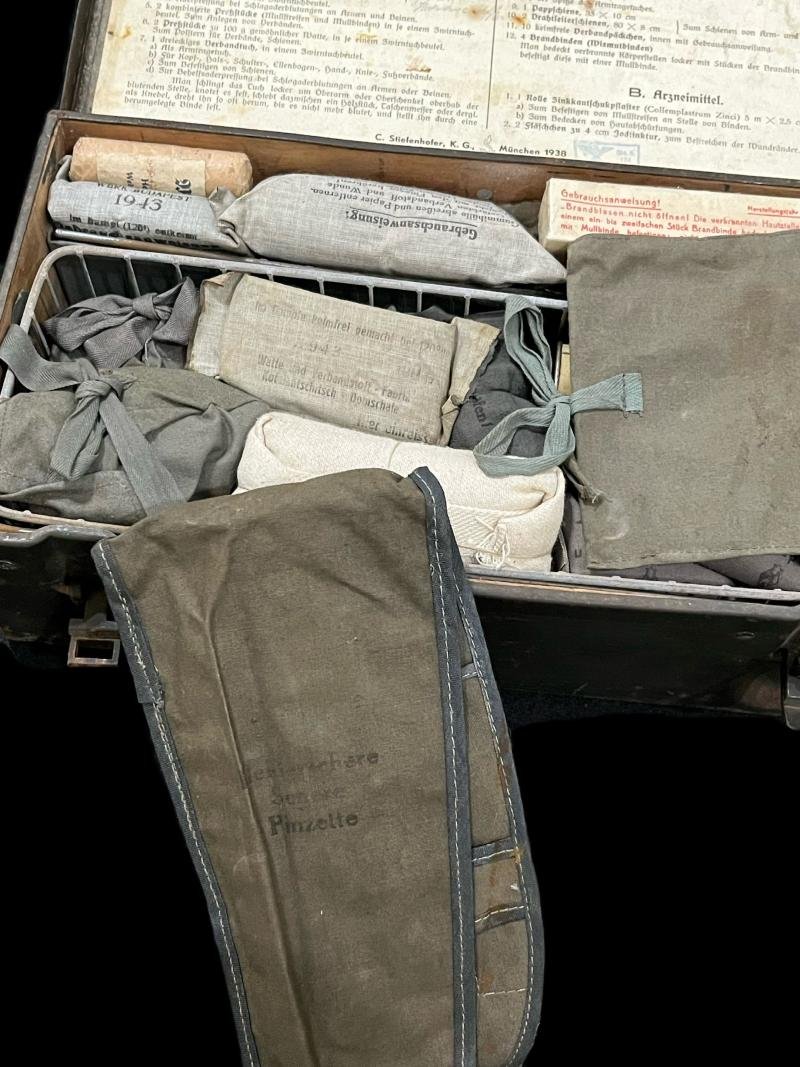 WW2 GERMAN VERBANDKASTEN (MEDICAL BOX) — image 4