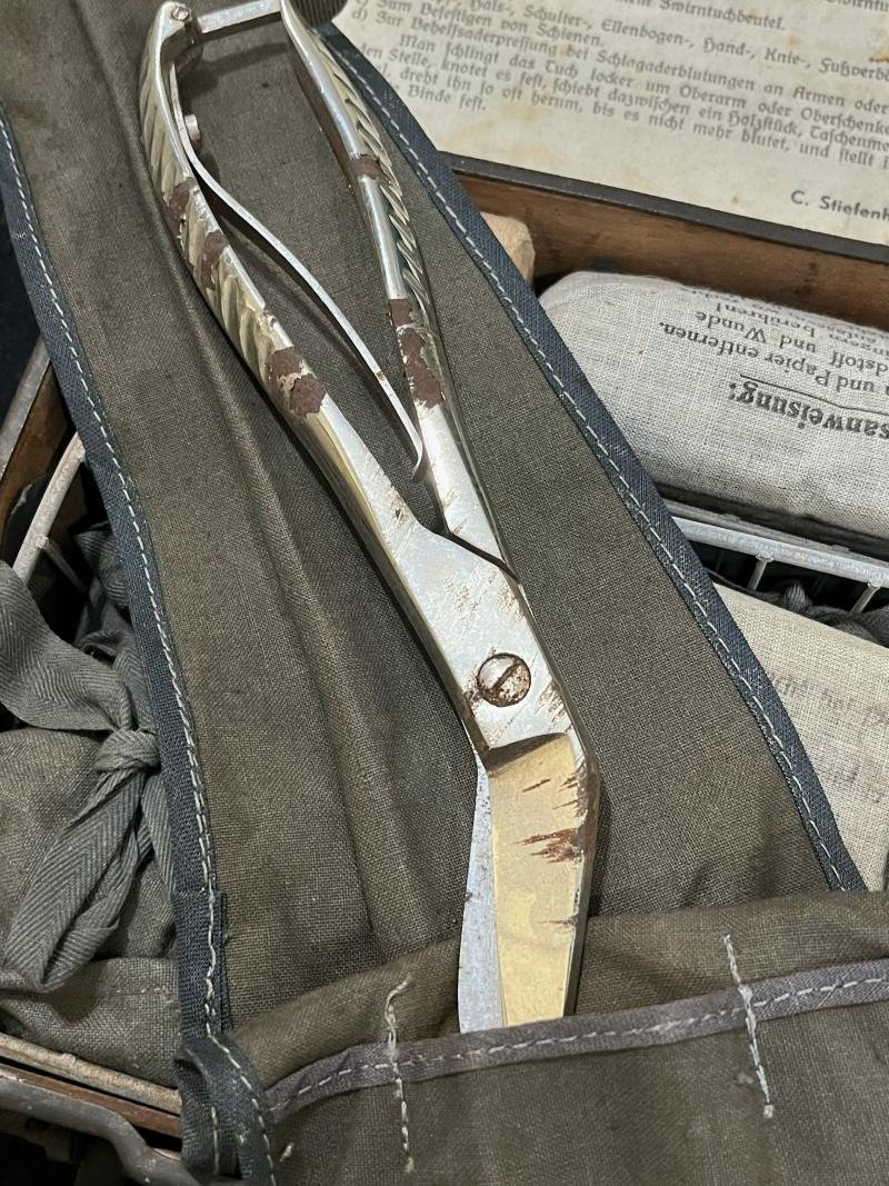 WW2 GERMAN VERBANDKASTEN (MEDICAL BOX) — image 5