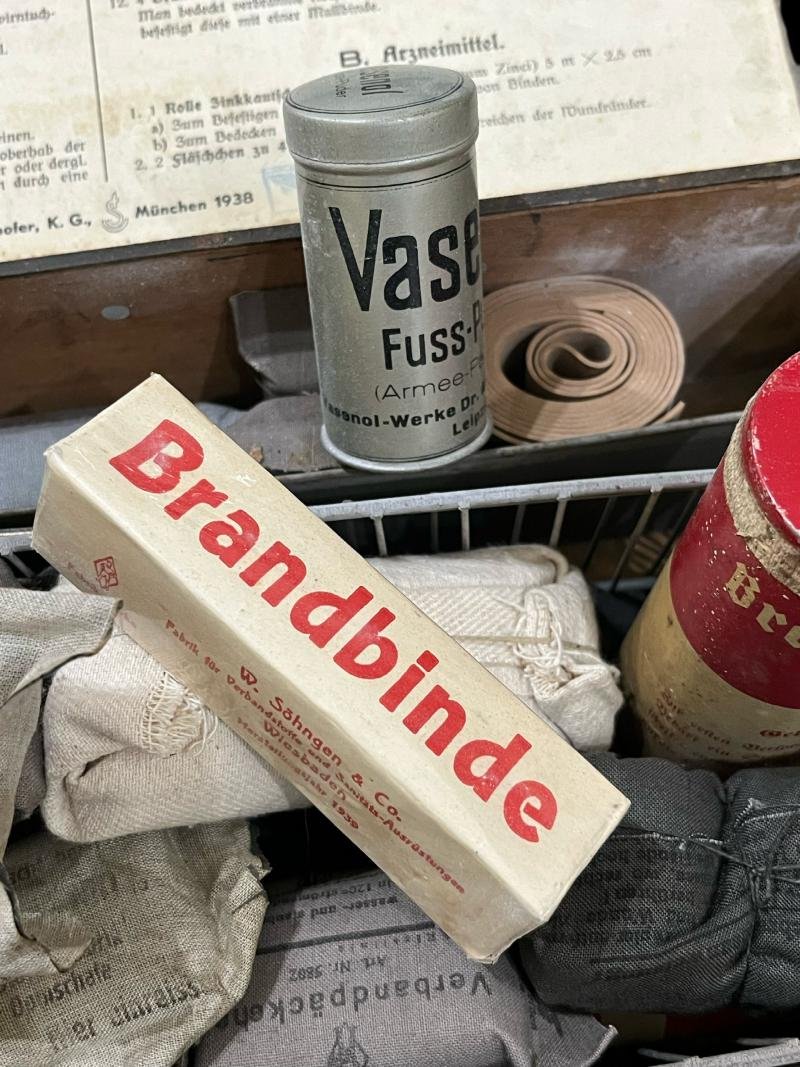 WW2 GERMAN VERBANDKASTEN (MEDICAL BOX) — image 7