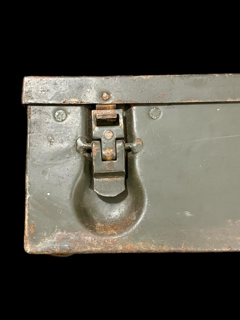 WW2 GERMAN VERBANDKASTEN (MEDICAL BOX) — image 8