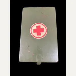 EAST GERMAN MEDICS TIN