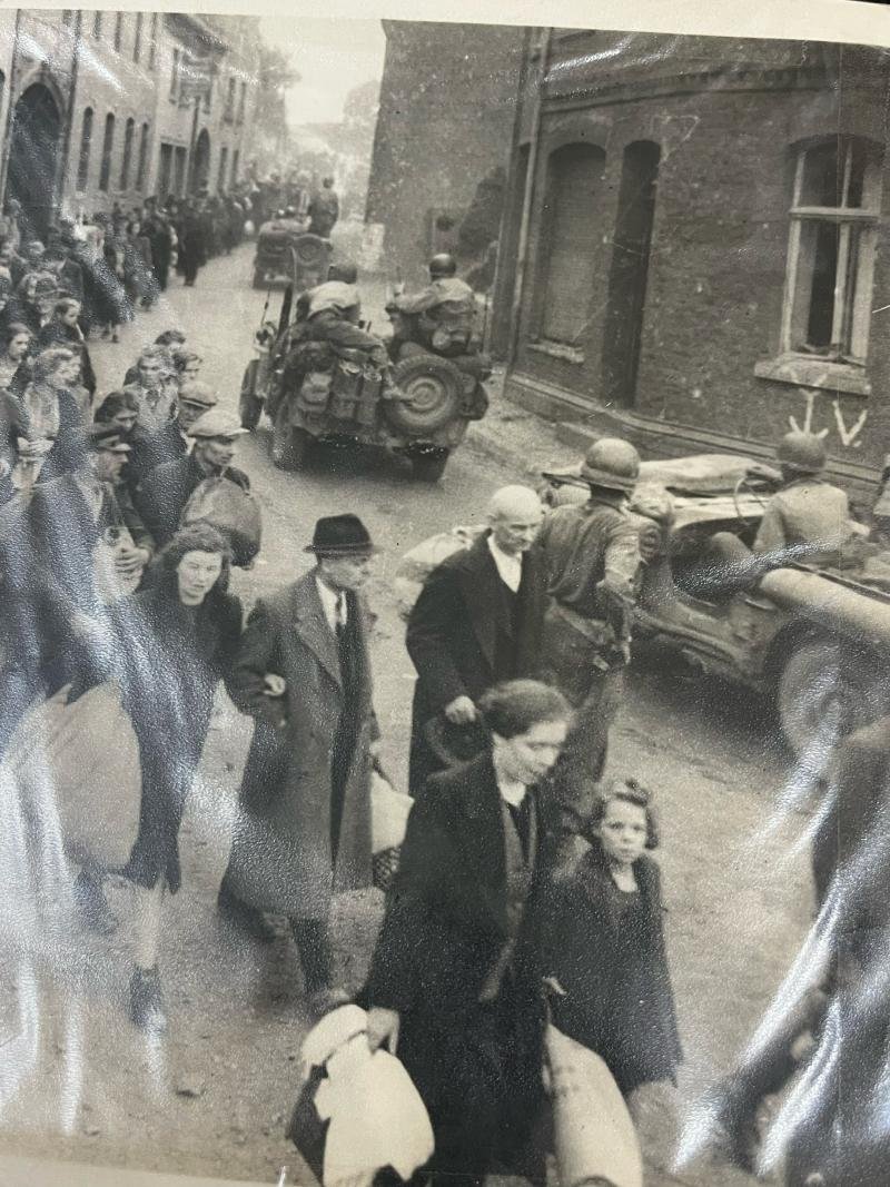 ASSOCIATED PRESS PHOTO OF U.S. TROOPS AND CIVILIANS — image 2