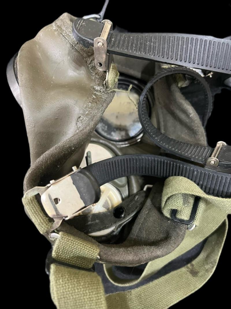 GERMAN DRAEGER GM54 GAS MASK — image 2