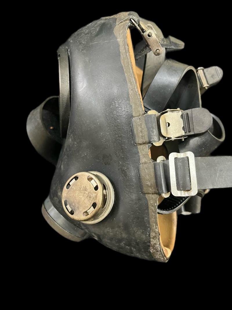 GERMAN DRAGER GAS MASK — image 3