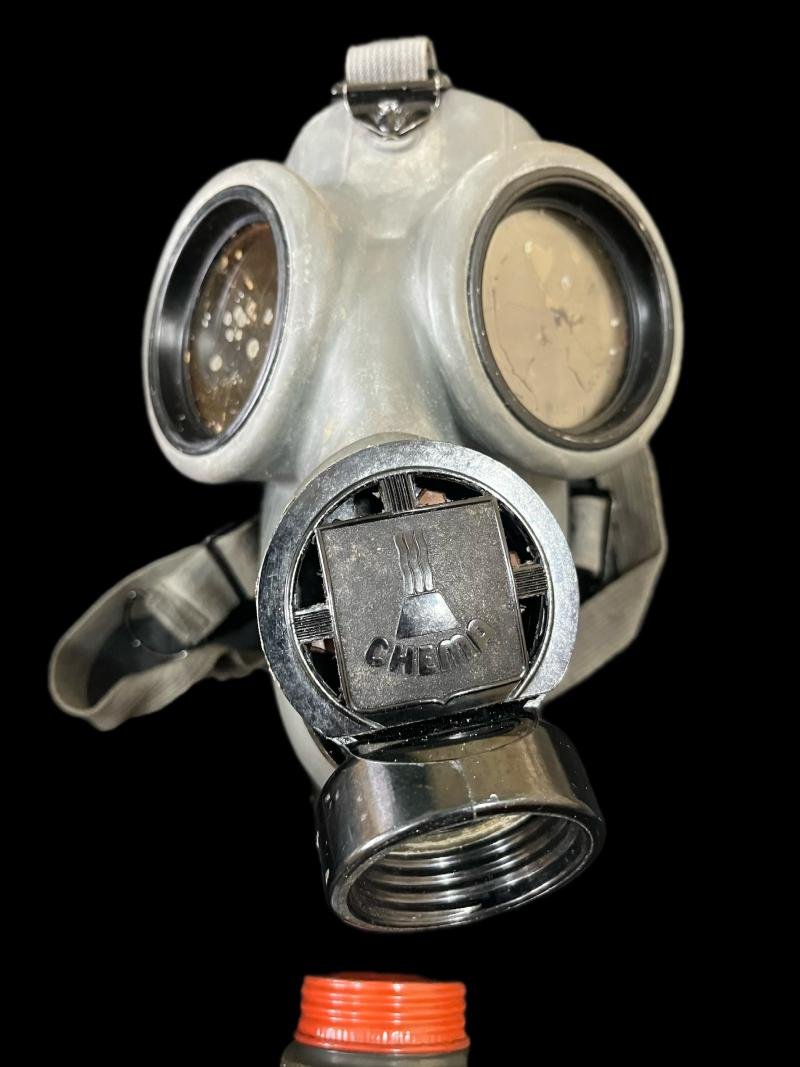 CZECH CHEMA GAS MASK WITH FILTER AND TIN — image 2