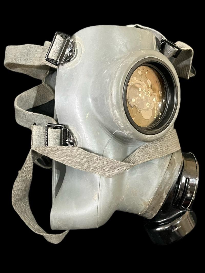 CZECH CHEMA GAS MASK WITH FILTER AND TIN — image 8