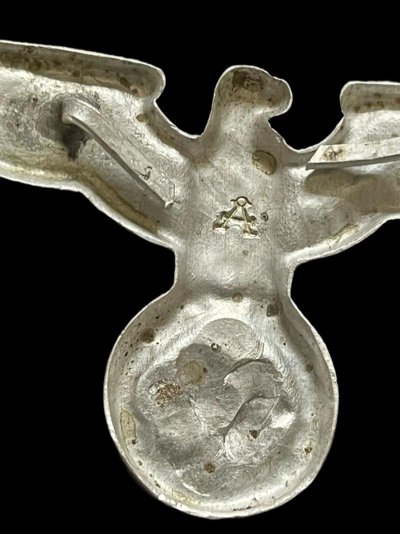 WW2 GERMAN DE-NAZIFIED NSDAP EAGLE BADGE — image 4