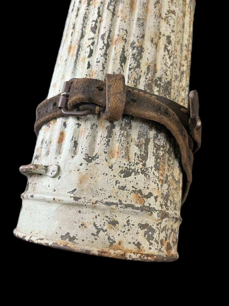 WW2 GERMAN SNOW CAMO GAS MASK TIN — image 2
