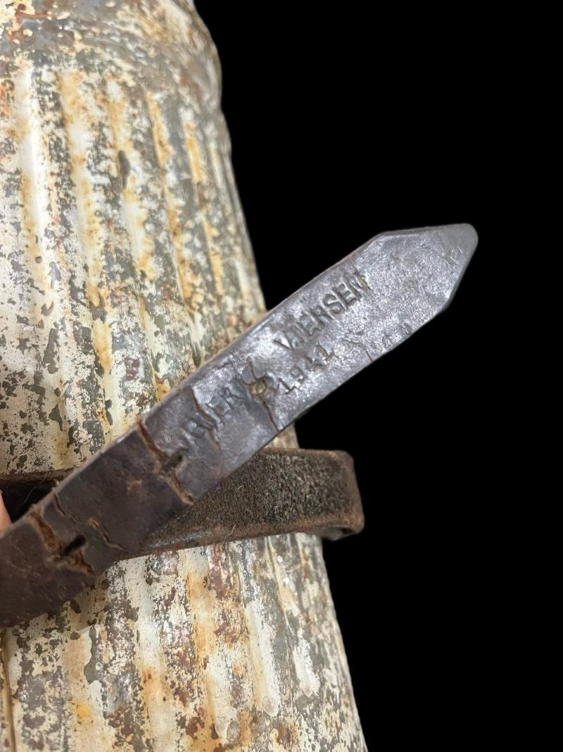 WW2 GERMAN SNOW CAMO GAS MASK TIN — image 3