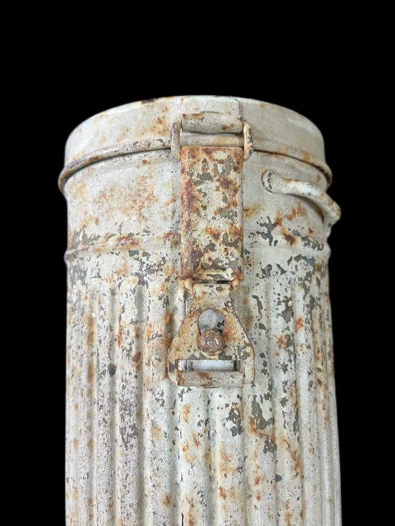 WW2 GERMAN SNOW CAMO GAS MASK TIN — image 5