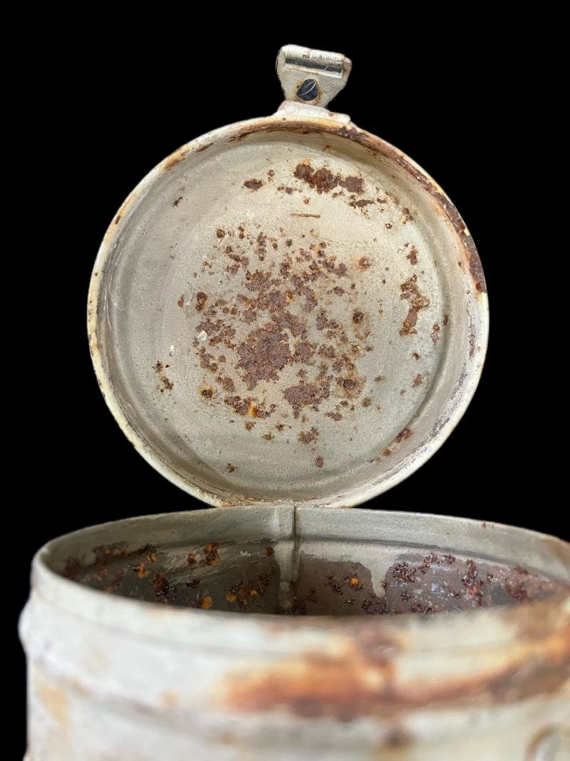 WW2 GERMAN SNOW CAMO GAS MASK TIN — image 6