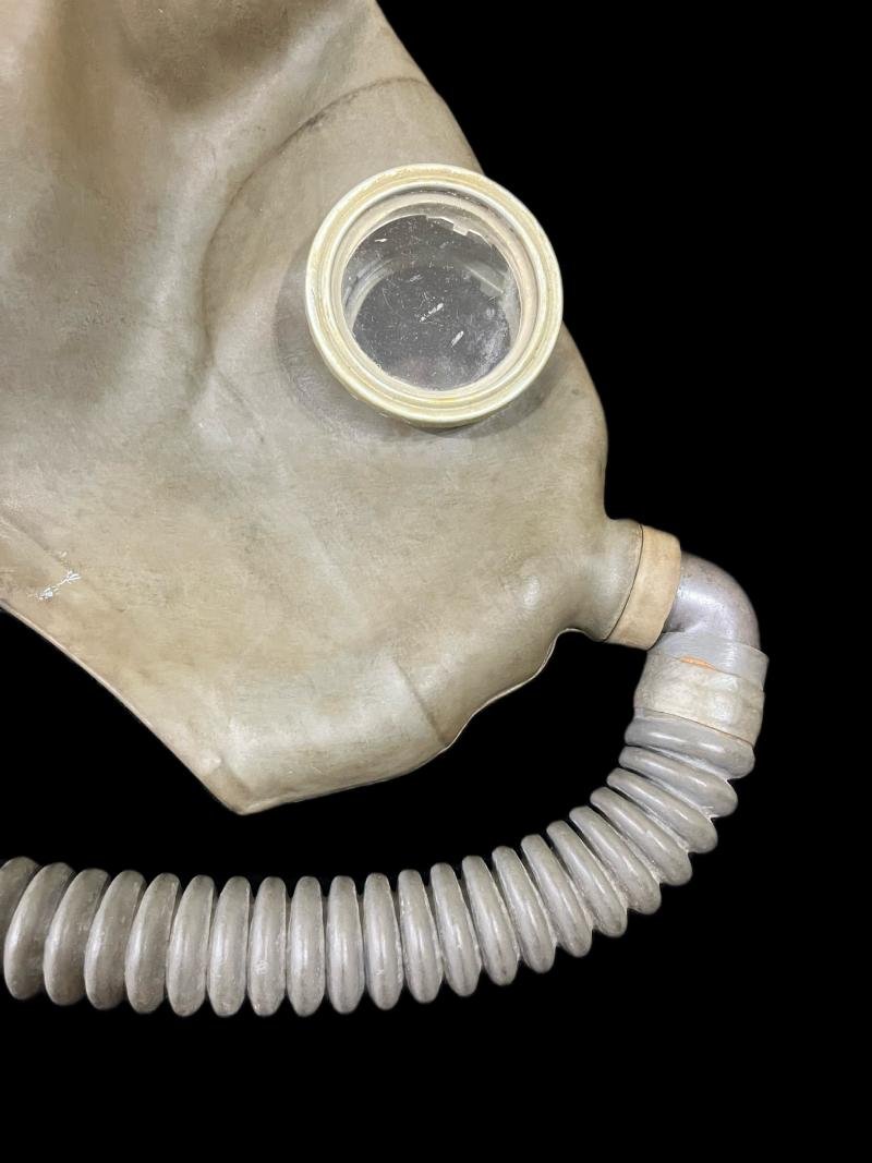 SOVIET IP-46 GAS MASK — image 2