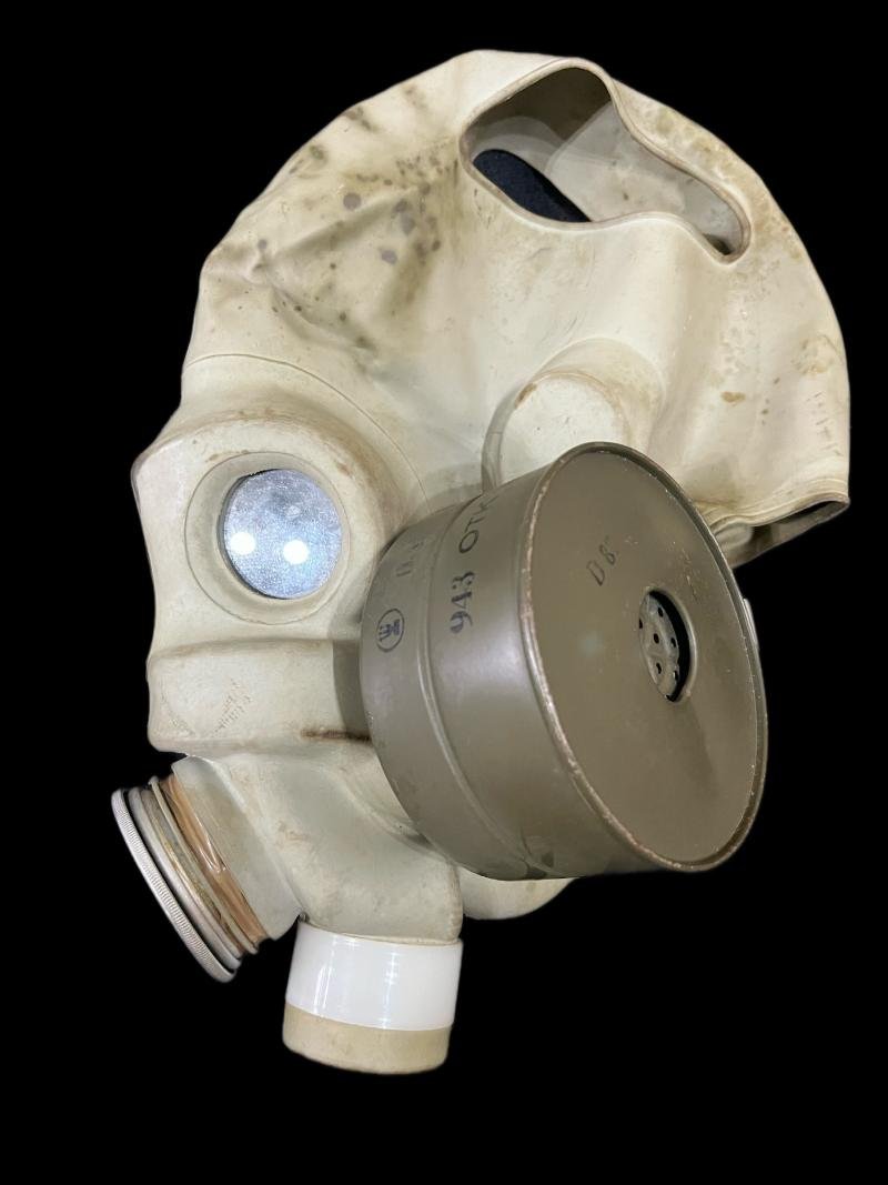 SOVIET PMG-1 GAS MASK WITH FILTER — image 3