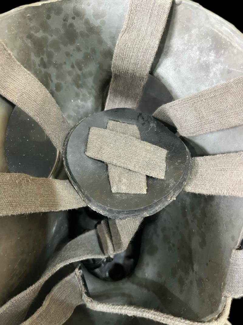 CZECH GAS MASK WITH FILTER AND TIN — image 4