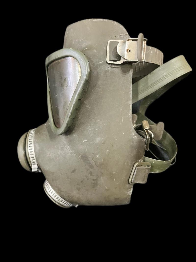 GERMAN AUER M65 GAS MASK — image 2
