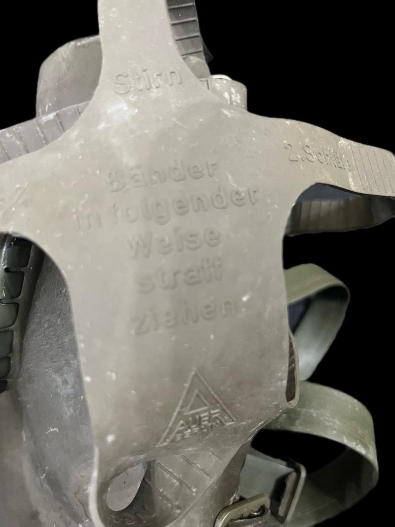 GERMAN AUER M65 GAS MASK — image 3