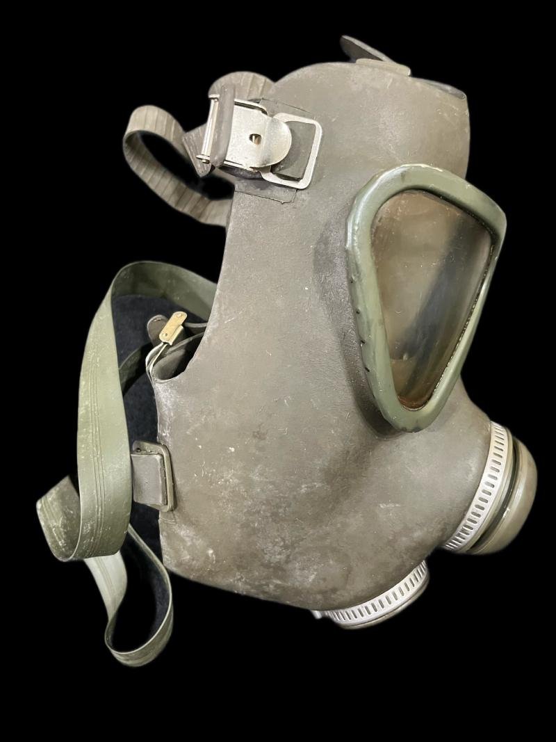 GERMAN AUER M65 GAS MASK — image 4