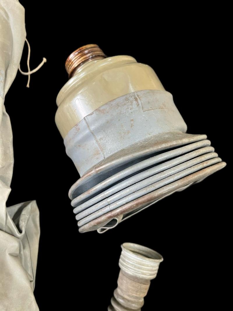RARE 1950'S CZECH TODDLER GAS MASK — image 3