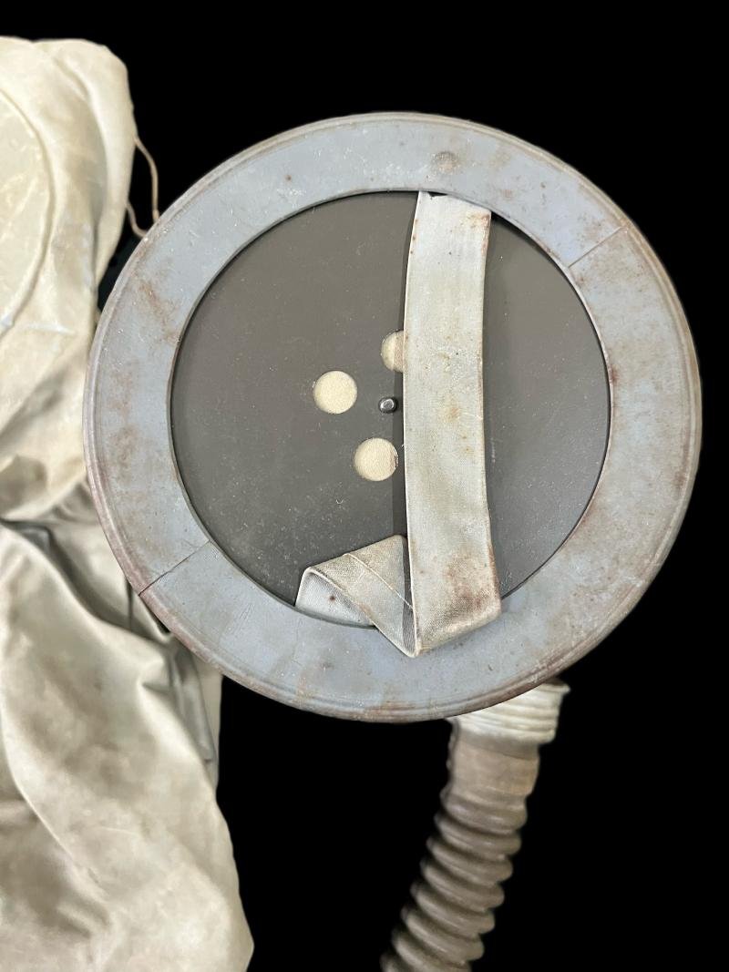 RARE 1950'S CZECH TODDLER GAS MASK — image 4