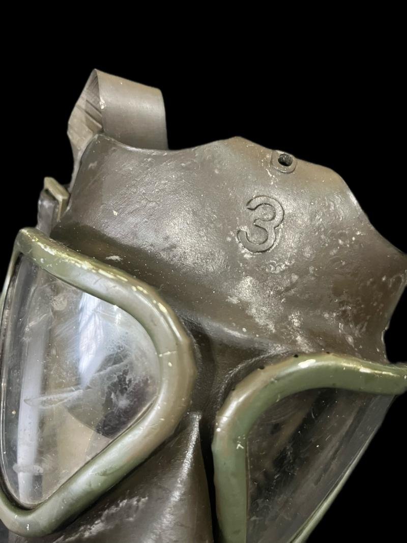 GERMAN AUER M62 GAS MASK — image 3