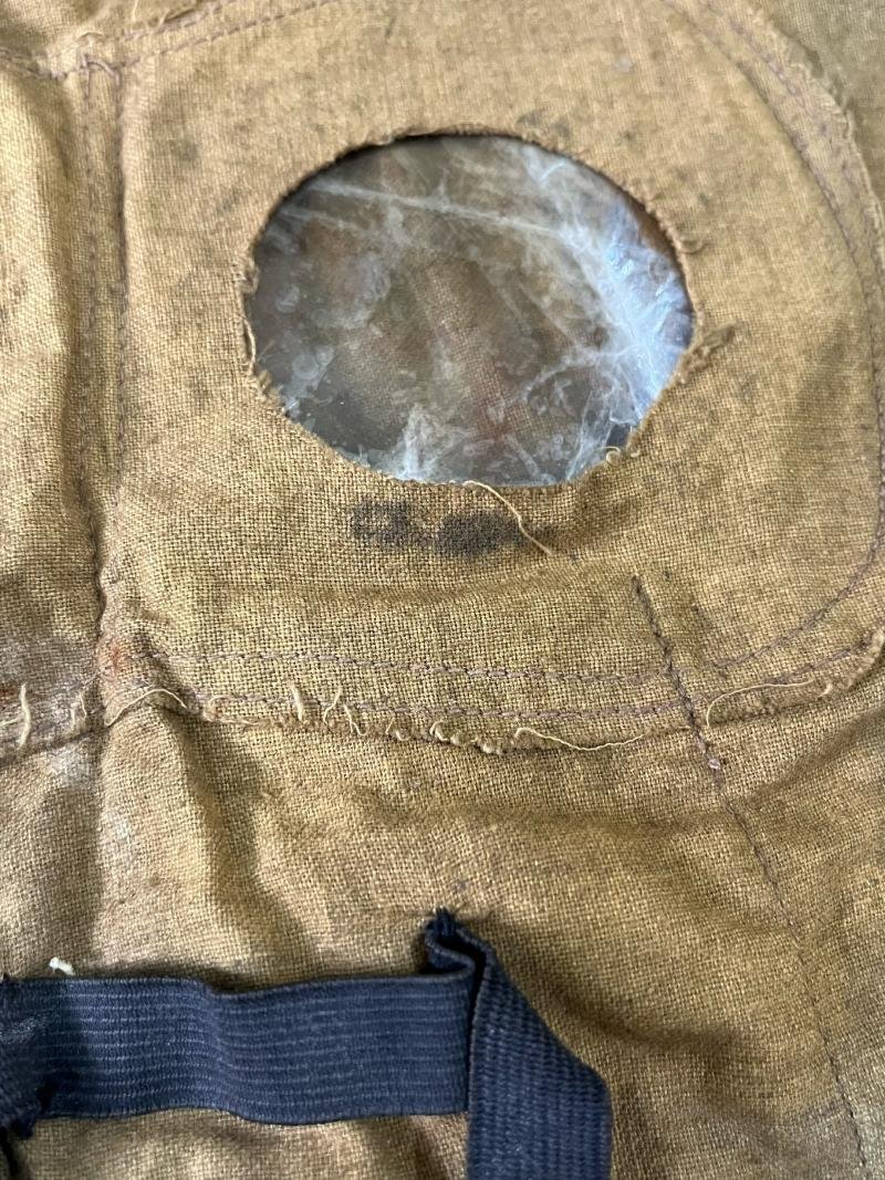 VERY RARE WW1 BRITISH 1915 SMOKE HOOD (GAS MASK) — image 2