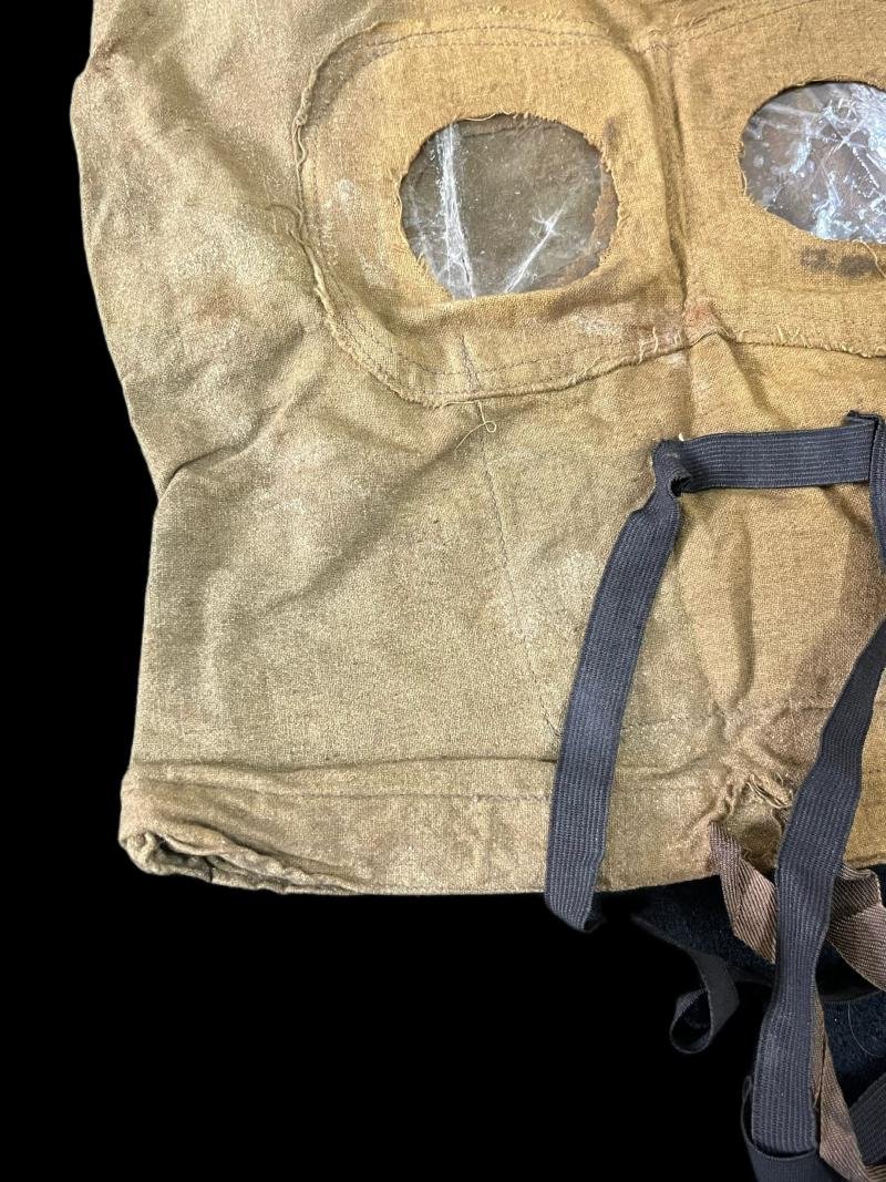VERY RARE WW1 BRITISH 1915 SMOKE HOOD (GAS MASK) — image 3