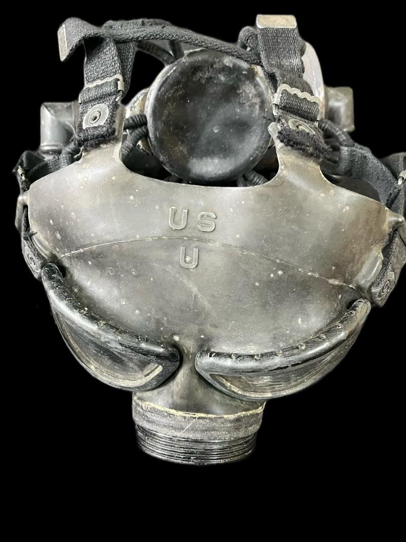 WW2 US U DIAPHRAGM GAS MASK — image 2