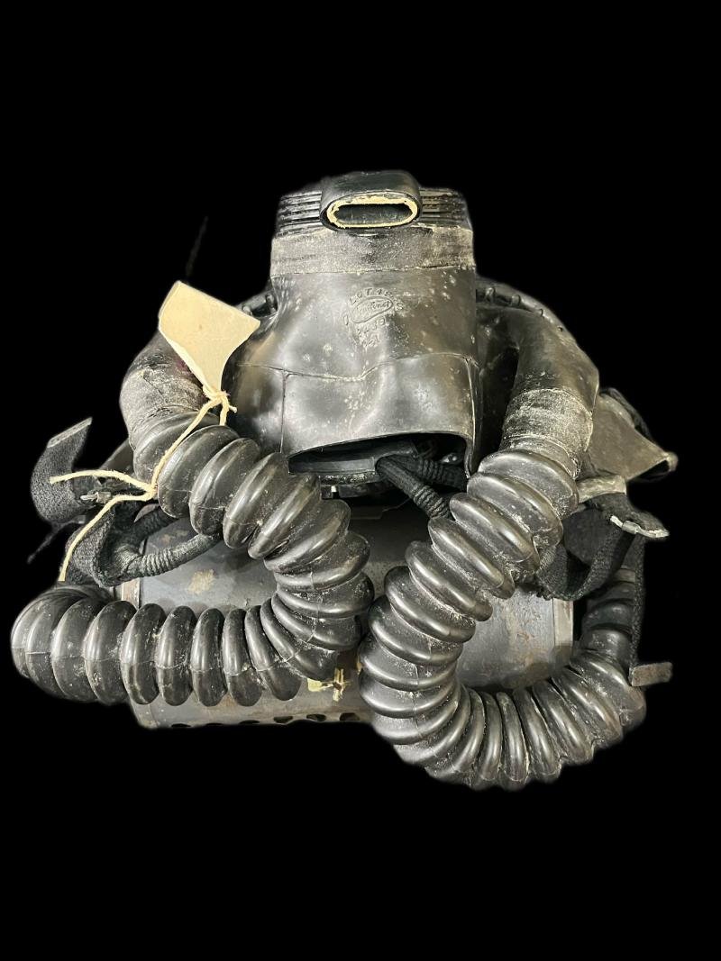 WW2 US U DIAPHRAGM GAS MASK — image 5