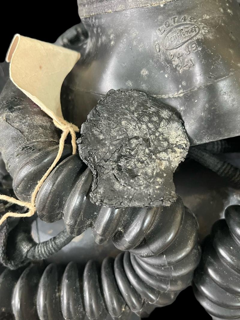 WW2 US U DIAPHRAGM GAS MASK — image 6